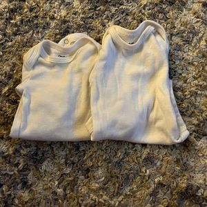 2 white long sleeve onsies